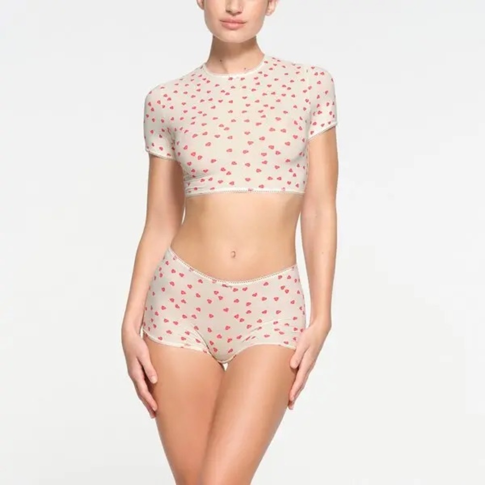 SKIMS fits everybody picot super cropped t-shirt ruby heart print